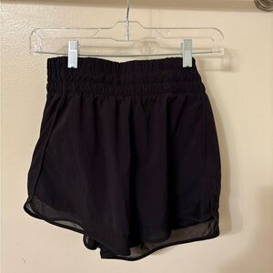 Athleta Mesh Racer Run shorts
